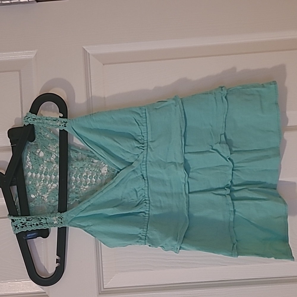 Dynamite light Green sleeveless top in XS with beautiful back cutout